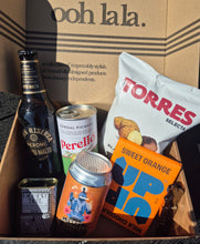 Load image into Gallery viewer, Treat Box Hamper
